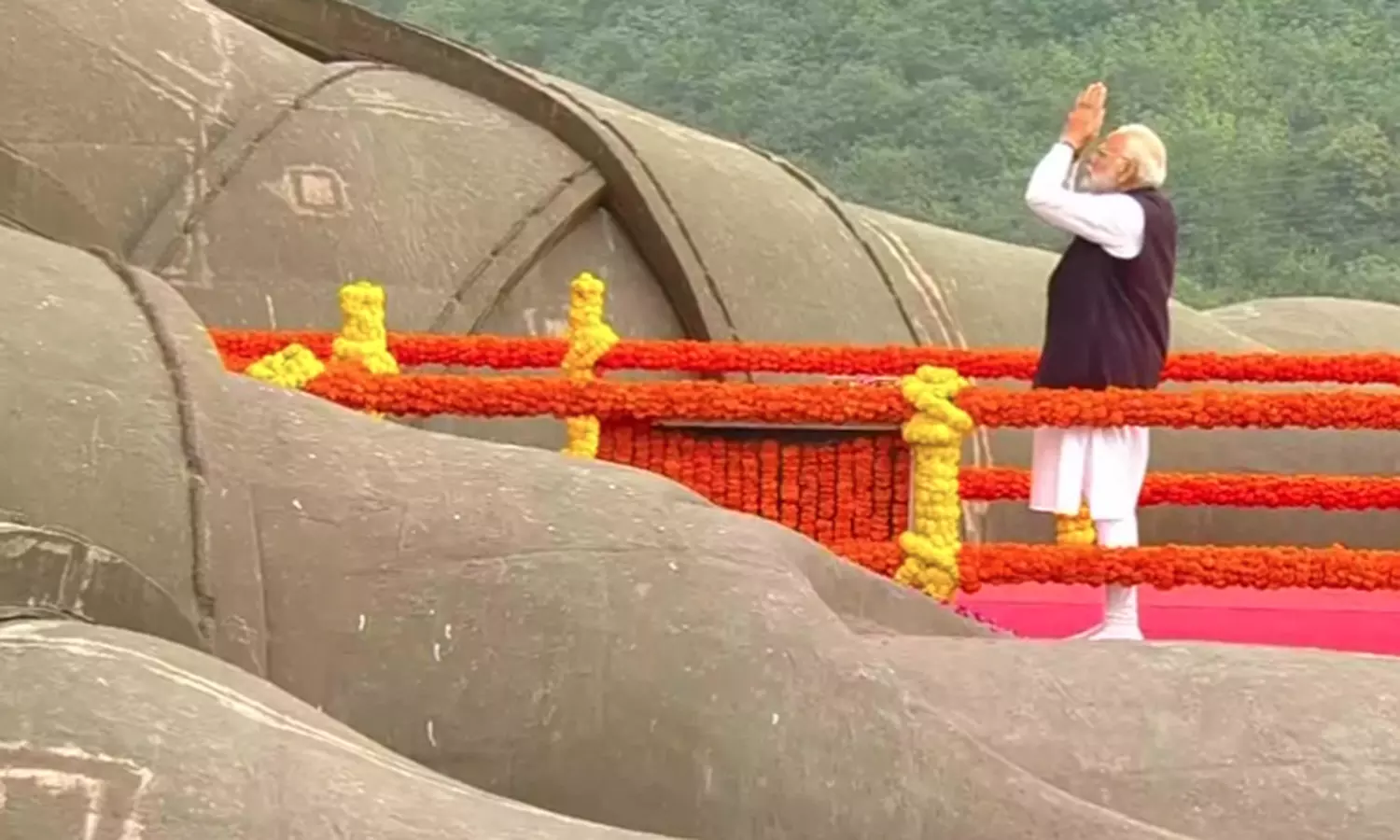 சர்தார் வல்லபாய் படேல் பிறந்தநாள்- பிரதமர் மோடி மரியாதை