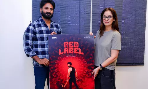 ரெட் லேபிள்  படத்தின் ஃபர்ஸ்ட் லுக் போஸ்டரை வெளியிட்ட நடிகை சிம்ரன்