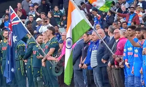 கருப்புபட்டை அணிந்து விளையாடும் இந்தியா- ஆஸ்திரேலியா வீரர்கள்: காரணம் இதுதான்