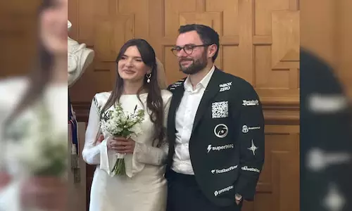 திருமண செலவை ஈடுகட்ட மணமகனின் புது யுக்தி