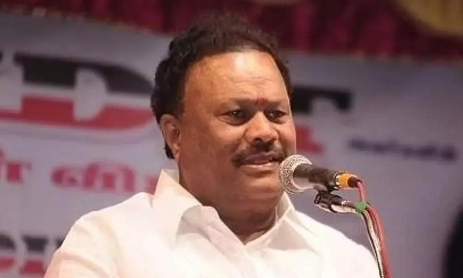 ஜெயலலிதாவின் சொத்துக்களை தினகரன் கொள்ளையடித்து வெளிநாட்டில் பதுக்கி வைத்துள்ளார்- திண்டுக்கல் சீனிவாசன் ஜெயலலிதாவின் சொத்துக்களை தினகரன் கொள்ளையடித்து வெளிநாட்டில் பதுக்கி வைத்துள்ளார்- திண்டுக்கல் சீனிவாசன்