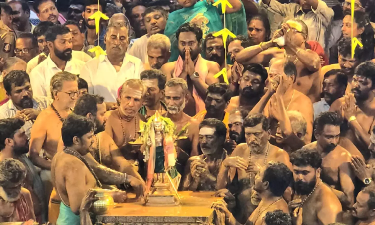 மருங்கூர் சுப்பிரமணிய சாமிக்கு ஆராட்டு விழா - விஜய்வசந்த் எம்.பி. சாமி தரிசனம் மருங்கூர் சுப்பிரமணிய சாமிக்கு ஆராட்டு விழா - விஜய்வசந்த் எம்.பி. சாமி தரிசனம்