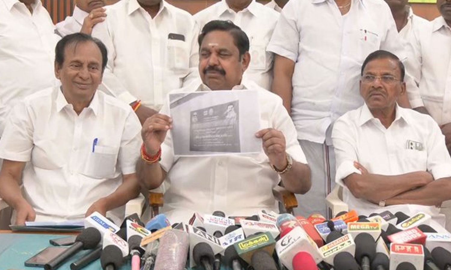 சசிகலா, டி.டி.வி, ஓ.பி.எஸ். ஆகியோர் பிரிந்து சென்றவர்கள் அல்ல!  நீக்கப்பட்டவர்கள்! - இ.பி.எஸ்.