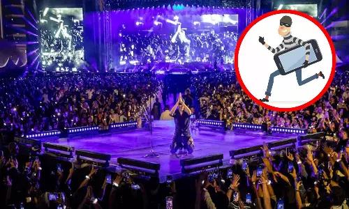 மும்பையில் பாப் பாடகர் இசை நிகழ்ச்சியில் ரூ.24 லட்சம் மதிப்புள்ள 80 மொபைல் போன்கள் திருட்டு