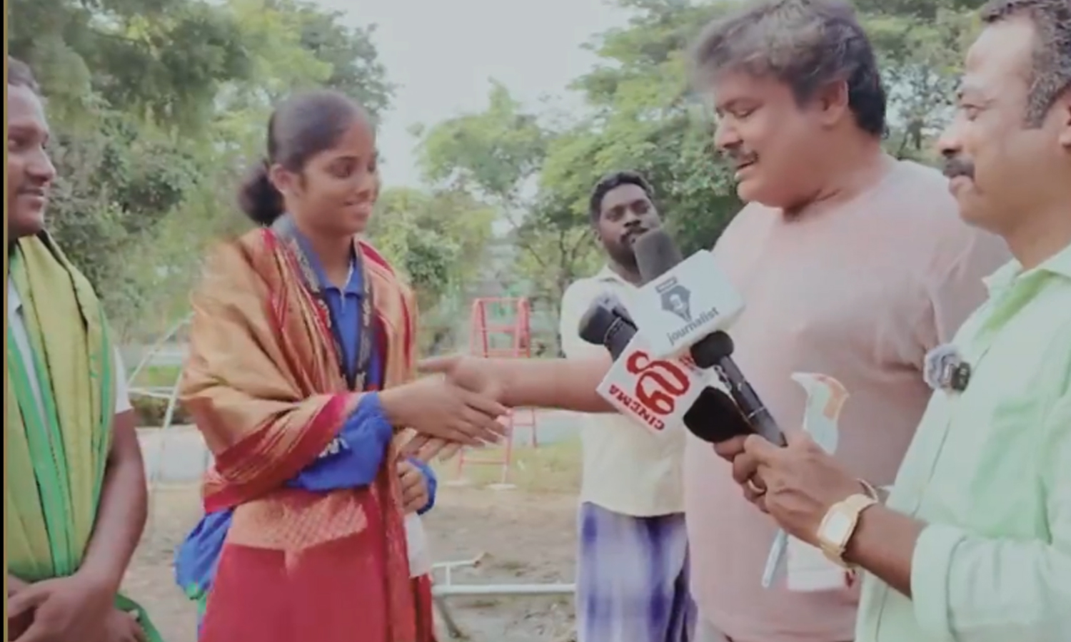 ஒலிம்பிக்ல தங்கம் ஜெயிச்சா கார்த்திகாவிற்கு 100 பவுன் நகை போடுறேன்..!- மன்சூர் அலிகான்