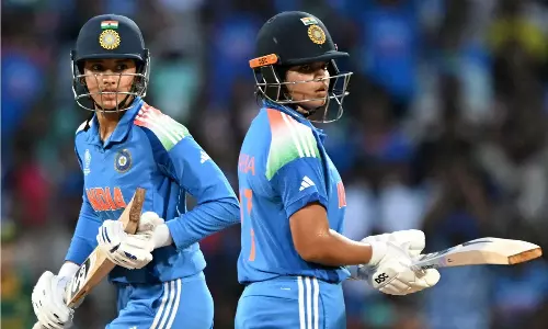 ஷபாலி வர்மா, தீப்தி சர்மா அசத்தல்: தென் ஆப்பிரிக்கா வெற்றிபெற 299 ரன்கள் இலக்கு நிர்ணயித்த இந்தியா