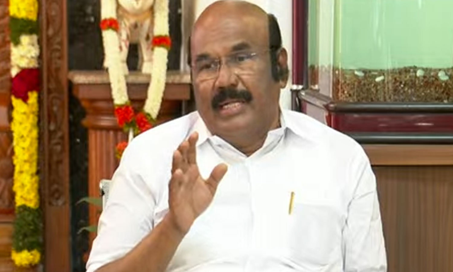 S.I.R. வேண்டாம் என்று தி.மு.க. கோர்ட்டுக்கு சென்றால் நாங்கள் வேண்டும் என்று கோர்ட்டுக்கு செல்வோம்- ஜெயக்குமார்