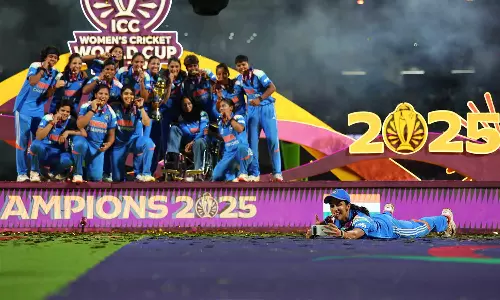 மகளிர் உலக கோப்பையை வென்ற சக இந்திய அணி வீராங்கனைகளுடன் செல்பி எடுத்துக்கொண்ட ஜெமிமா