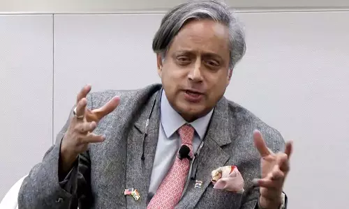 குடும்ப அரசியல் இந்திய ஜனநாயகத்திற்கு அச்சுறுத்தல்.. நேரு குடும்பத்தை விமர்சித்த சசி  தரூர்!