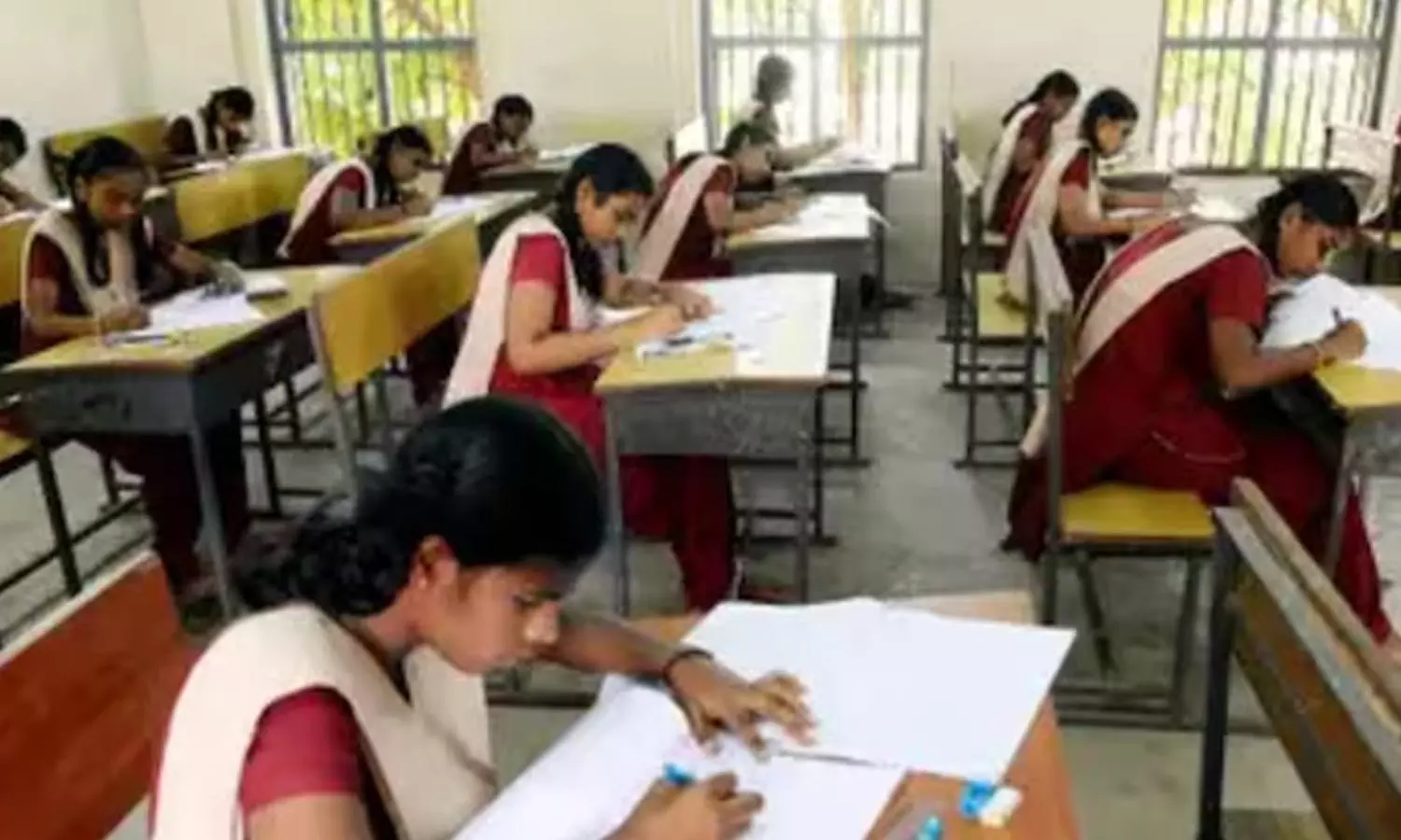 10 மற்றும் 12-ம் வகுப்பு பொதுத்தேர்வு அட்டவணையை வெளியிட்டார் பள்ளிக்கல்வித்துறை அமைச்சர் 10 மற்றும் 12-ம் வகுப்பு பொதுத்தேர்வு அட்டவணையை வெளியிட்டார் பள்ளிக்கல்வித்துறை அமைச்சர்