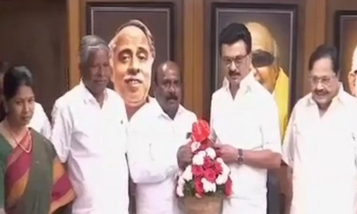 பா.ஜ.க.வின் கிளைக்கழகமாக அ.தி.மு.க மாறிவிட்டது - மனோஜ் பாண்டியன்