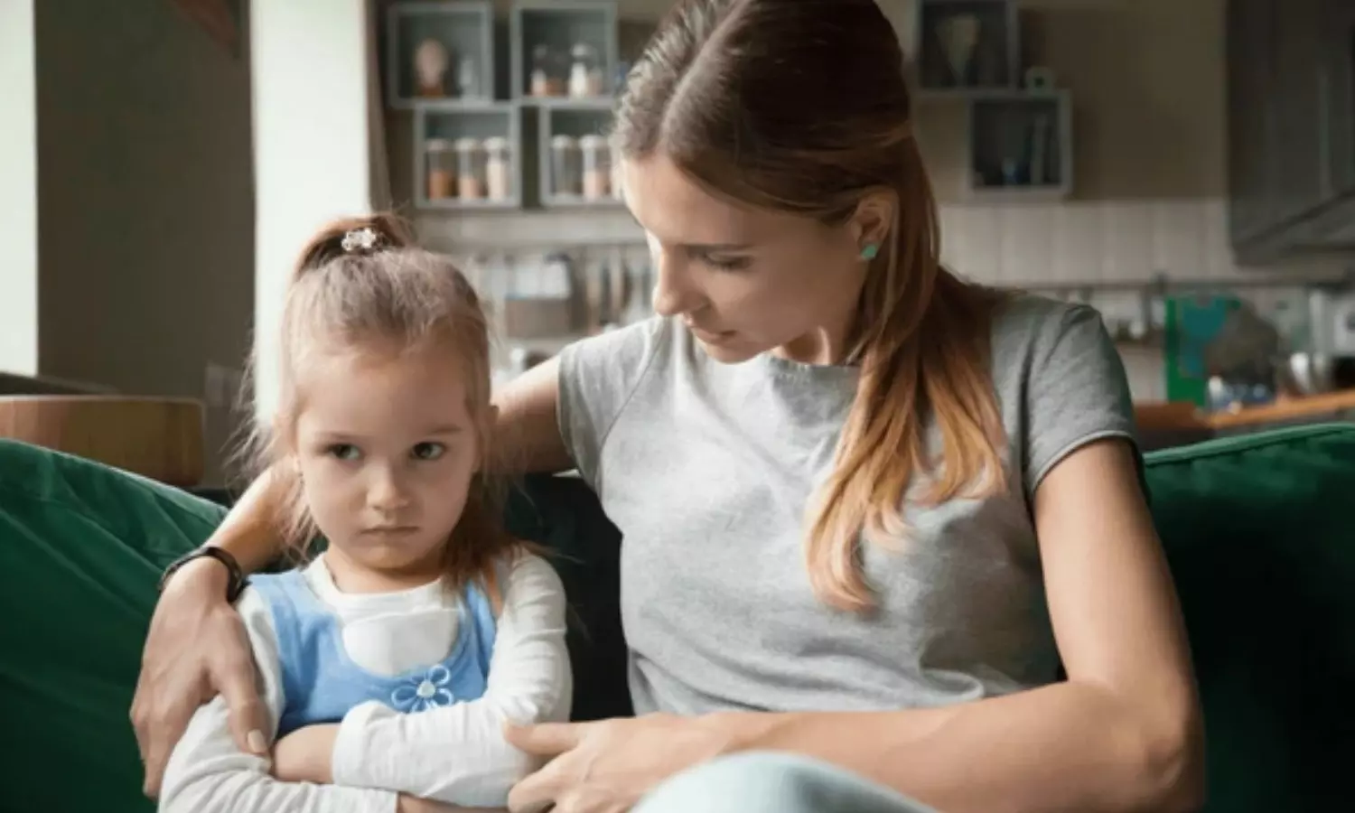 குழந்தைகளை ஆங்கிலத்தில் பேச கட்டாயப்படுத்தாதீர்கள்!