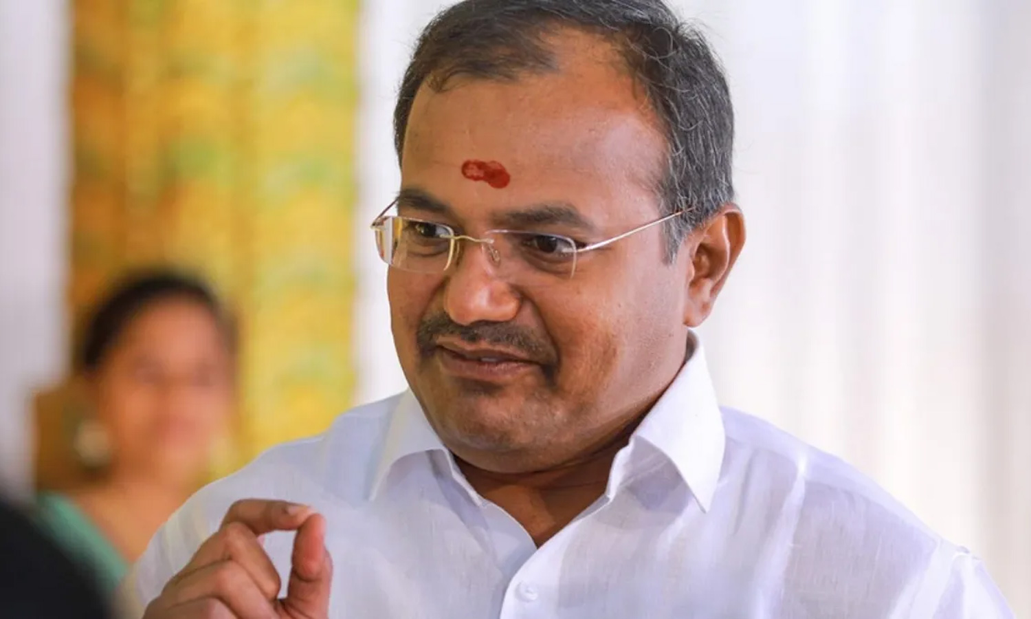 ஆத்தூர் அருகே பா.ம.க. எம்.எல்.ஏ. அருள் கார் மீது தாக்குதல்