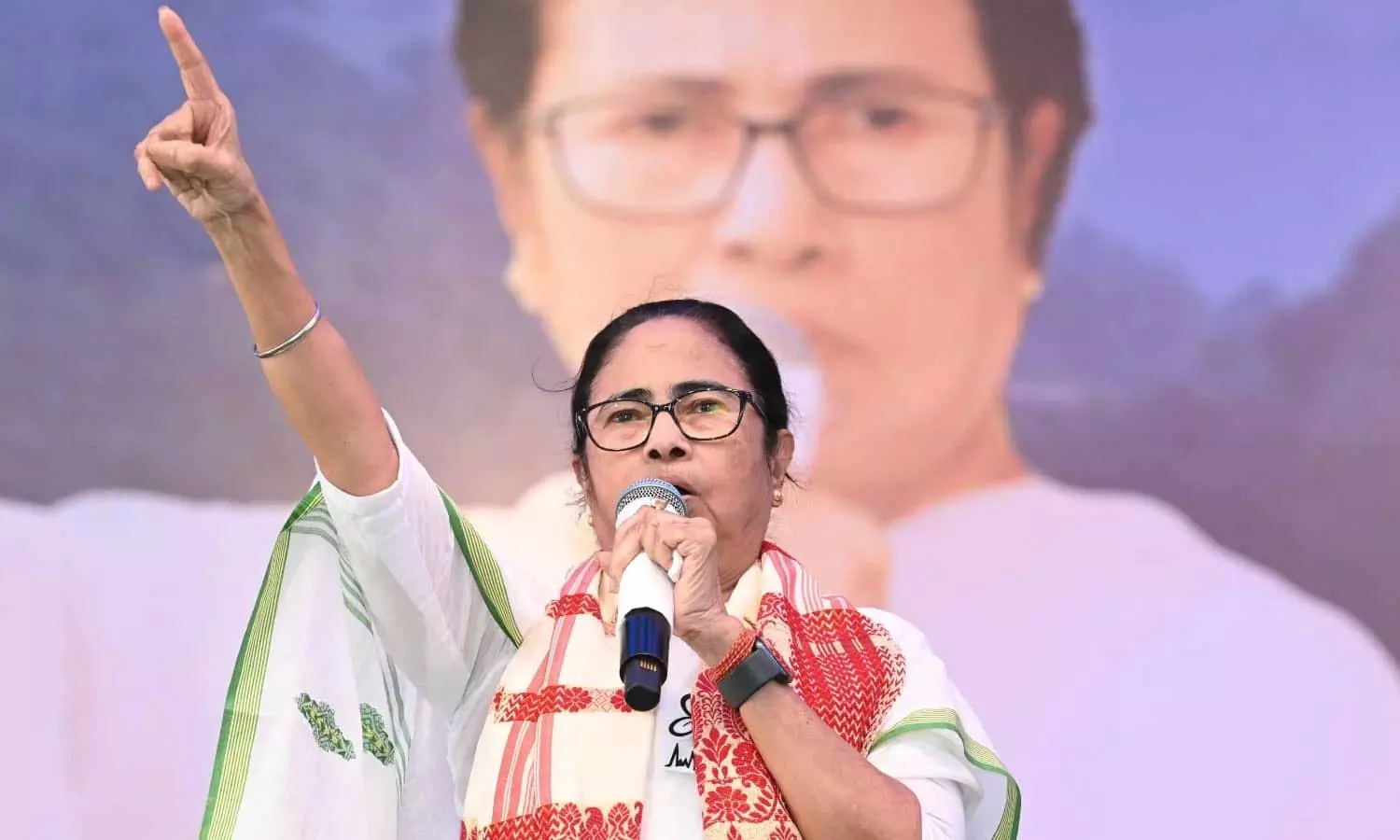 ஒரு உண்மையான வாக்காளர் பெயர் நீக்கப்பட்டாலும்., மம்தா பகிரங்க எச்சரிக்கை ஒரு உண்மையான வாக்காளர் பெயர் நீக்கப்பட்டாலும்., மம்தா பகிரங்க எச்சரிக்கை