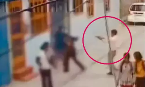 17 வயது சிறுமியை துப்பாக்கியால் சுட்ட வாலிபர் - வீடியோ வெளியாகி பரபரப்பு