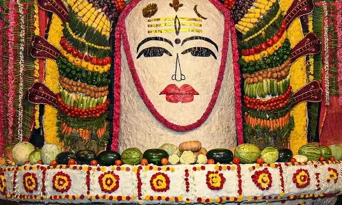 Indraya Panchangam மற்றும் முக்கிய நிகழ்வுகள்- 5 நவம்பர் 2025: தஞ்சை பெருவுடையாருக்கு அன்னாபிஷேகம்