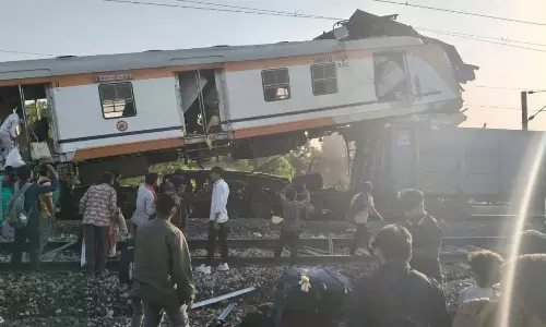 சத்தீஸ்கரில் சரக்கு ரெயில்மீது பயணிகள் ரெயில் மோதல்: 6 பேர் பலி