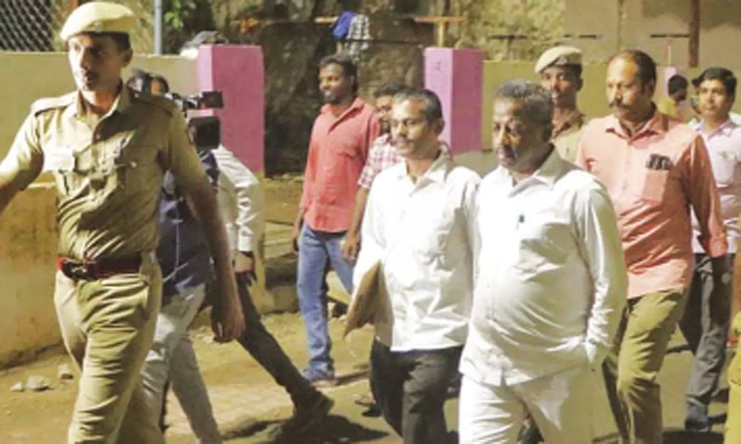 கோவை பாலியல் வன்கொடுமை வழக்கு: 3 பேரையும் 19-ந்தேதி வரை காவலில் வைக்க நீதிபதி உத்தரவு