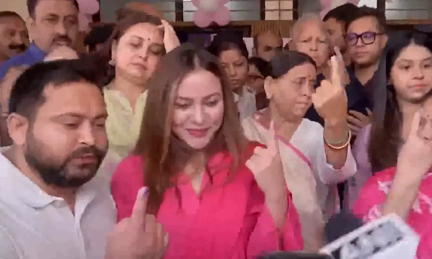 பீகார் சட்டசபை தேர்தல்- லாலு பிரசாத், தேஜஸ்வி வாக்குப்பதிவு