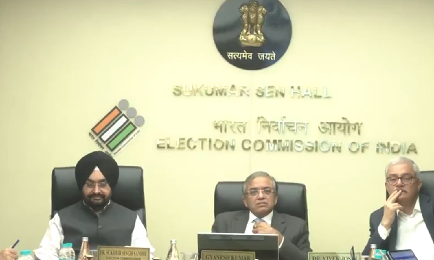 பீகார் சட்டசபை தேர்தல்: வேண்டுமென்றே மின்சாரம் துண்டிப்பு - தேர்தல் ஆணையம் மீது RJD குற்றச்சாட்டு