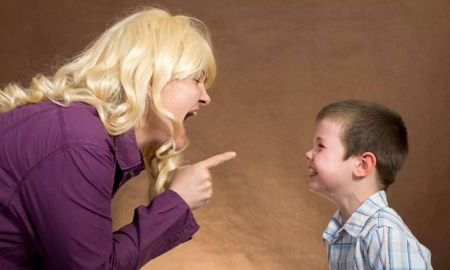 பெற்றோர்கள் குழந்தைகளிடம் கத்தாமல், சொல்வதை கேட்கவைப்பது எப்படி? 5 எளிய வழிகள்!