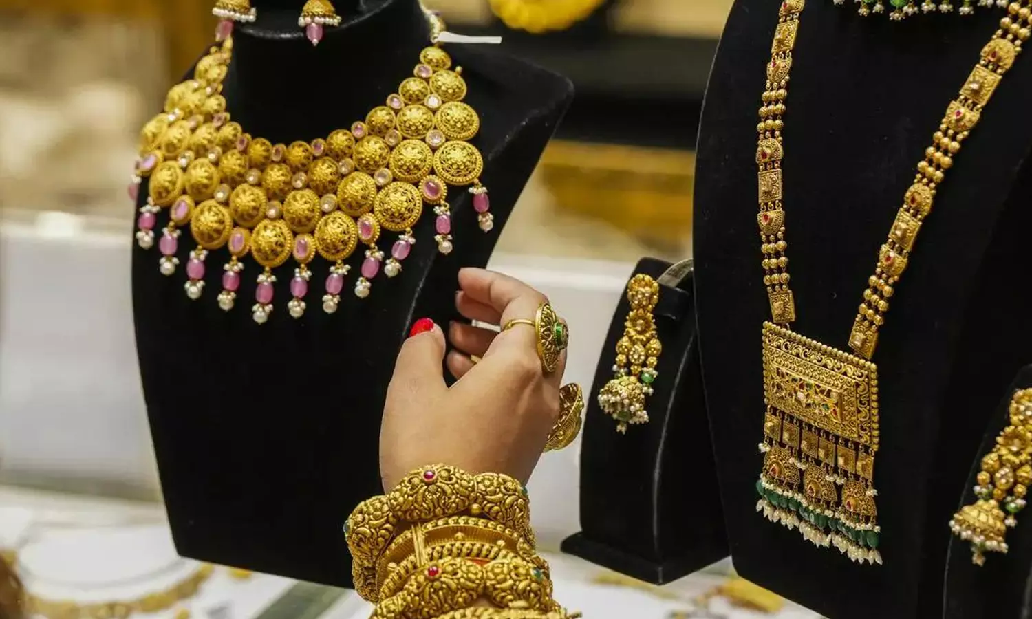 GOLD PRICE TODAY: தங்கம் விலை ஒரே நாளில் சவரனுக்கு ரூ.1,120 உயர்வு