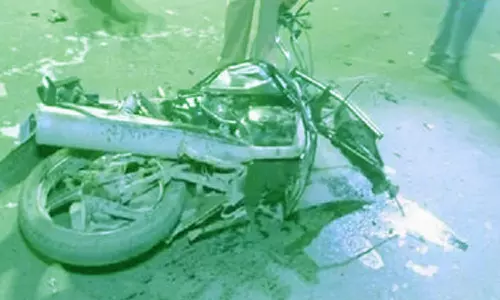 ராயப்பேட்டையில் நள்ளிரவில் பைக் ரேஸின்போது நடந்த பயங்கர விபத்து - இருவர் உயிரிழப்பு