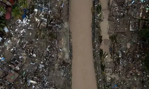 கல்மேகி புயலில் சிக்கி பலியானோர் எண்ணிக்கை 142 ஆக உயர்வு: தேசிய பேரிடராக அறிவித்த பிலிப்பைன்ஸ்