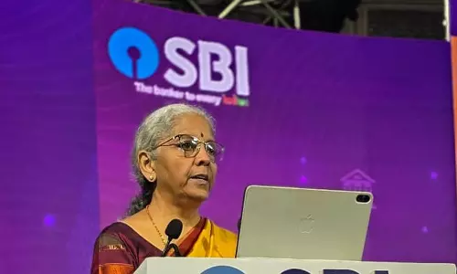 வங்கி பணியாளர்களுக்கு வட்டார மொழி தெரிந்திருப்பது அவசியம்: நிதி மந்திரி நிர்மலா சீதாராமன்