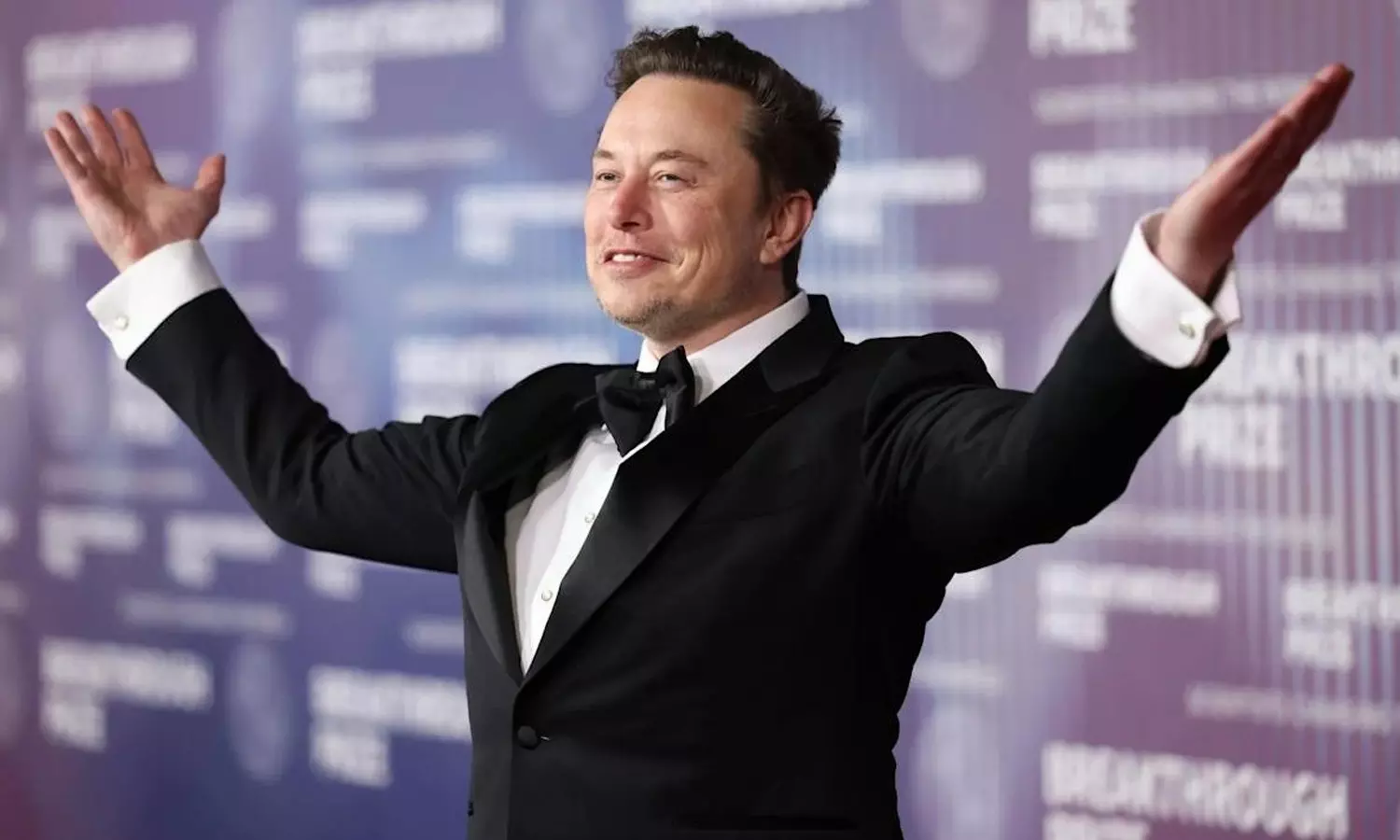 உலகின் முதல் ட்ரில்லியன் டாலர் பணக்காரர் ஆகிறார் எலான் மஸ்க்
