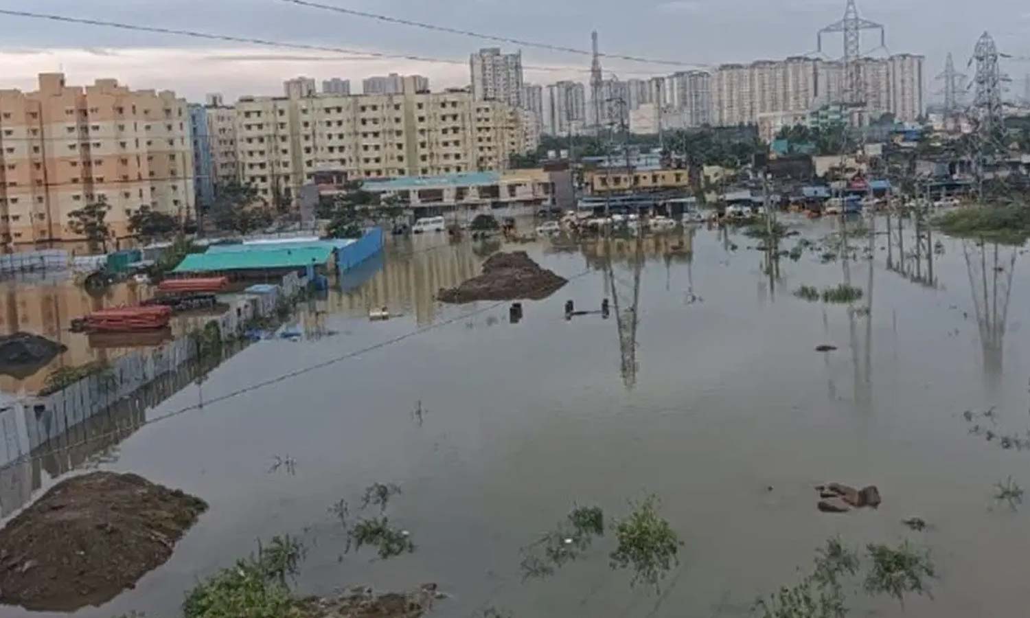 மழை பெய்தால் தண்ணீர் முதல் மாடி வரை வரும்- பெரும்பாக்கத்துல வாழ்றது பெரிய கஷ்டம்