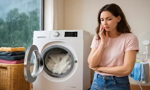 மழைக்கால சலவை சவால்: துர்நாற்றமின்றி துணிகளை உலர்த்த எளிய வழிகள்!