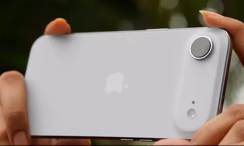 இரட்டை கேமரா சென்சார்களுடன் உருவாகும் ஐபோன் ஏர் 2?