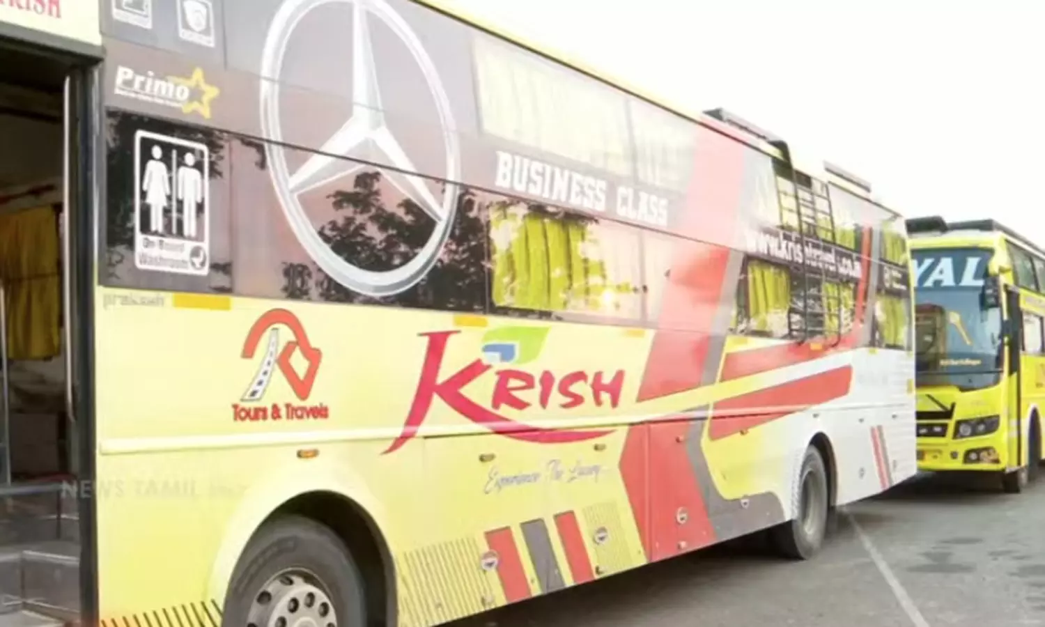 வாளையாறு சோதனைச்சாவடியில் ஆம்னி பஸ் டிரைவர்கள் போராட்டம்- 1 மணி நேரம் போக்குவரத்து பாதிப்பு வாளையாறு சோதனைச்சாவடியில் ஆம்னி பஸ் டிரைவர்கள் போராட்டம்- 1 மணி நேரம் போக்குவரத்து பாதிப்பு