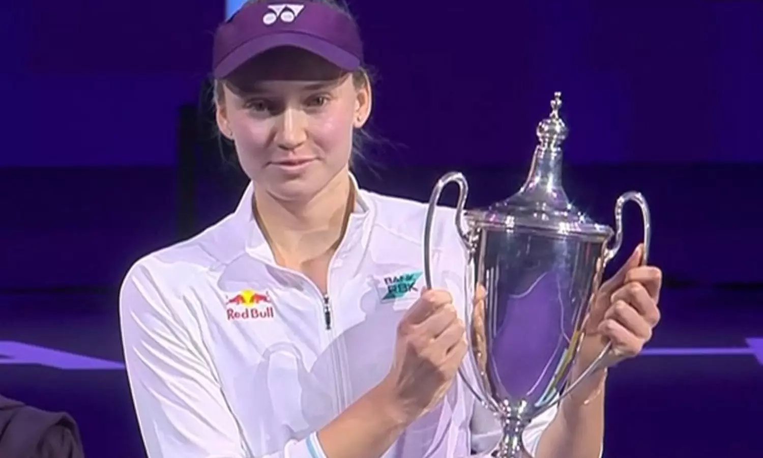 பெண்கள் டென்னிஸ் சாம்பியன்ஷிப்: சபலென்காவை வீழ்த்தி சாம்பியன் பட்டம் வென்றார் ரிபாகினா