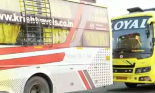 கேரள எல்லையில் நிறுத்தப்பட்ட ஆம்னி பேருந்துகள் - பயணிகள் வாக்குவாதம்