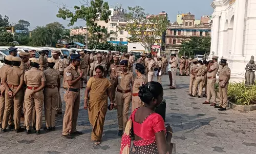 தூய்மை பணியாளர்கள் போராட்டம்- சென்னை மாநகராட்சி முன்பு போலீசார் குவிப்பு