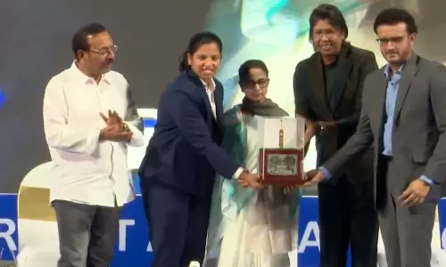 டி.எஸ்.பி. பதவி, ரூ. 34 லட்சம் பரிசு: ரிச்சா கோஷ்க்கு மேற்கு வங்க அரசு கவுரவம்