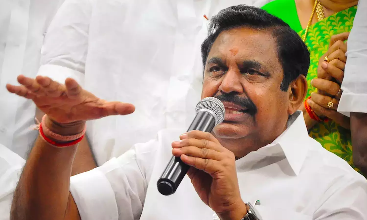 அத்தியாவசிய பொருட்களை மக்களிடம் சேர்க்கும் பணியில் கூட திமுக அரசு Total Failure- இ.பி.எஸ் அத்தியாவசிய பொருட்களை மக்களிடம் சேர்க்கும் பணியில் கூட திமுக அரசு Total Failure- இ.பி.எஸ்