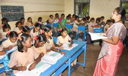 அரசு பள்ளிகளில் தினமும் கூடுதல் வகுப்பு நடத்த பள்ளிக்கல்வித்துறை உத்தரவு