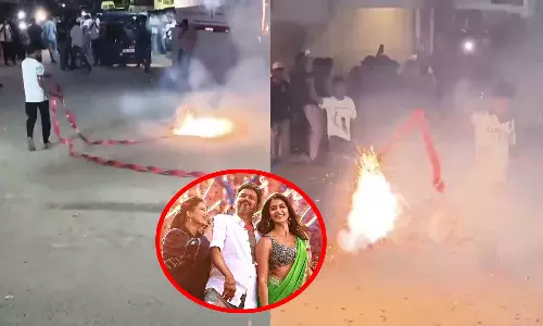 ஜன நாயகன் படத்தின் முதல் சிங்கிள் கொண்டாட்டம்: தியேட்டரில் பட்டாசை தூக்கியெறிந்த ரசிகர்