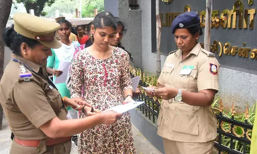 தமிழகம் முழுவதும் இன்று போலீஸ் வேலைக்கு எழுத்து தேர்வு- சென்னையில் 10 மையங்களில் 9ஆயிரத்துக்கும் மேற்பட்டோர் பங்கேற்பு