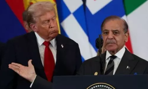 டிரம்பின் துணிச்சலான தலைமையால் இந்தியா- பாகிஸ்தான் போர் நிறுத்தம் ஏற்பட்டது - பாகிஸ்தான் பிரதமர் புகழாரம்