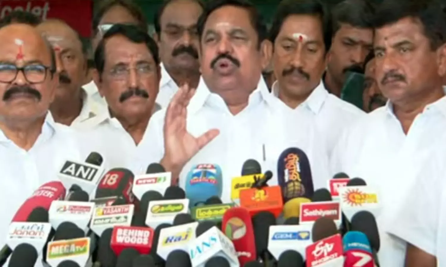 இவ்வளவு குற்றங்கள் நிகழ்ந்தும்கூட நிரந்தர டிஜிபியை நியமனம் செய்யாதது ஏன்? - எடப்பாடி பழனிசாமி இவ்வளவு குற்றங்கள் நிகழ்ந்தும்கூட நிரந்தர டிஜிபியை நியமனம் செய்யாதது ஏன்? - எடப்பாடி பழனிசாமி