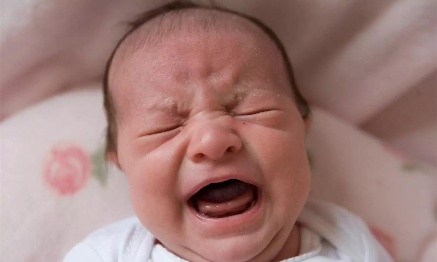 குழந்தை ஏன் அழுகிறது? அமைதிப்படுத்துவது எப்படி?