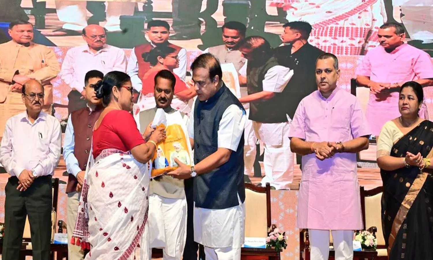 அசாம் மாநிலத்தில் மானிய விலையில் பருப்பு, சர்க்கரை, உப்பு வழங்கும் திட்டம்