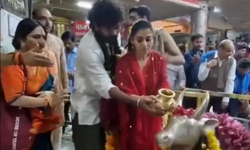 மத்திய பிரதேசம் கோவிலில் விக்னேஷ் சிவன், நயன்தாரா சாமி தரிசனம்