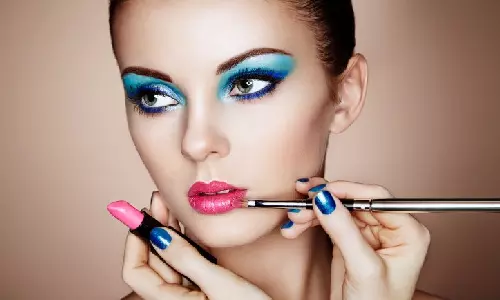 முகத்தை டல்லாக்கும் ஓவர் மேக்கப்... என்ன செய்யலாம்?