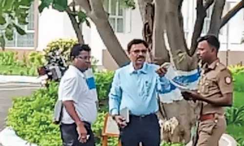 கரூர் கூட்ட நெரிசல் சம்பவம்:  சி.பி.ஐ. முன்பு விசாரணைக்கு ஆஜரான மின்வாரிய அதிகாரிகள்