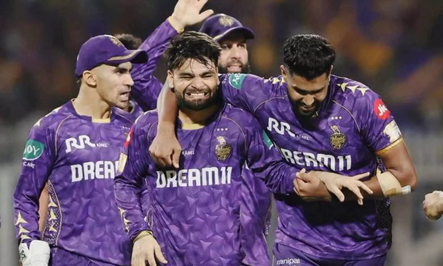 4 வீரர்களை கழற்றிவிடும் KKR: ரூ.40 கோடியுடன் ஏலத்தில் களமிறங்க வாய்ப்பு